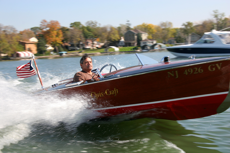 Classic Chris Craft 16' Barrel Back in water