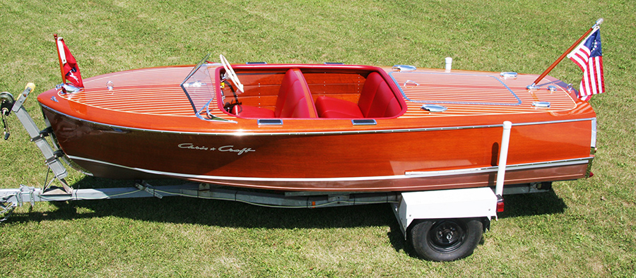 Chris Craft 17' Deluxe Runabout side view