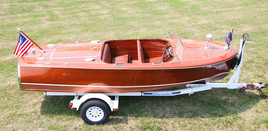 1948 17 ft Deluxe Runabout