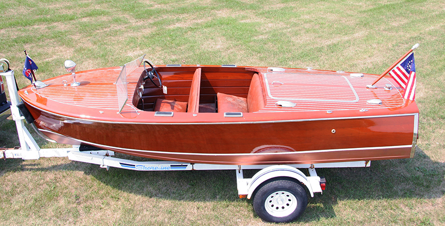 1948 17' Chris Craft Deluxe Runabout