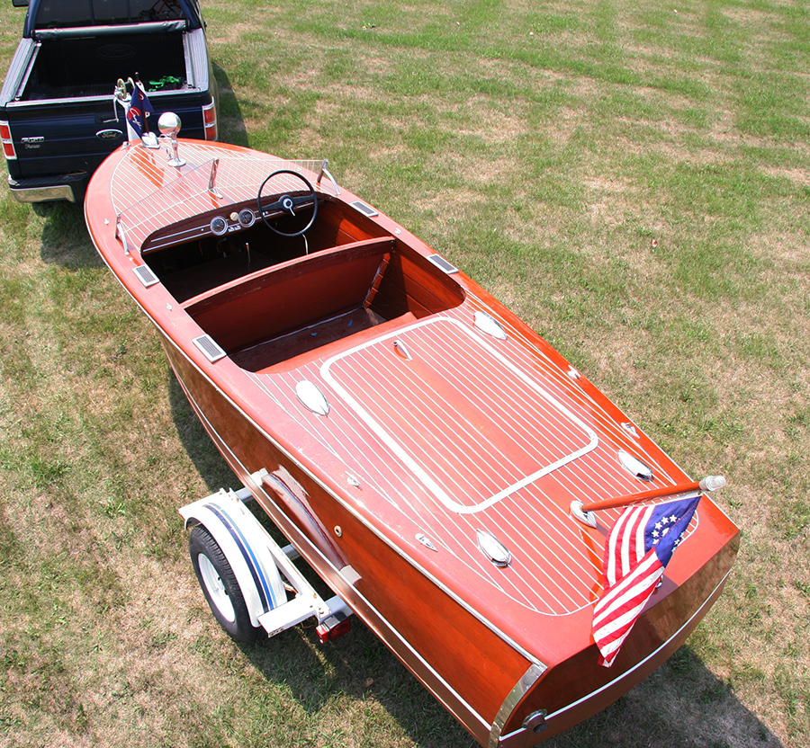 1948 17 ft Chris Craft Deluxe Runabout