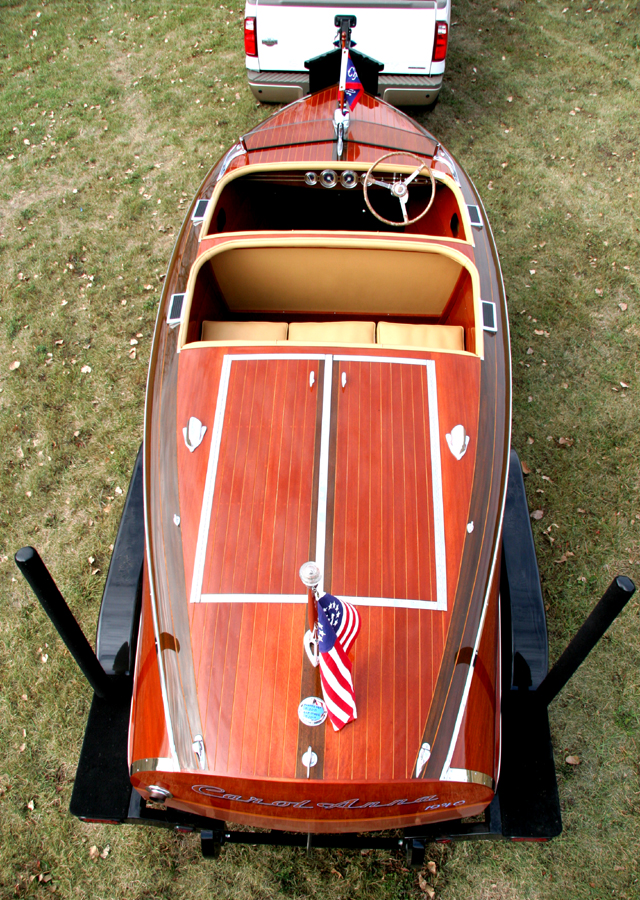 Classic Boats - 17' Barrel Back