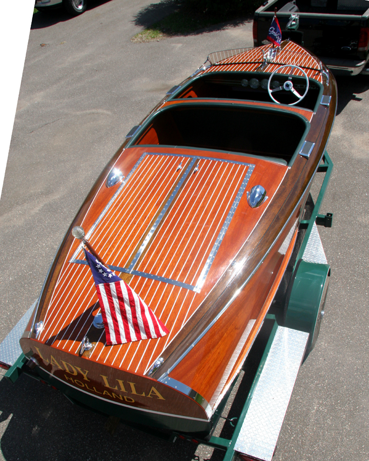 17' Chris Craft Barrel Back