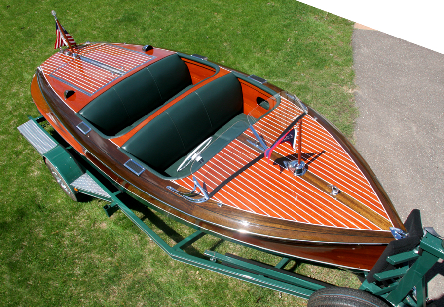 Antique Boat - 1942 Chris Craft 17' Barrel Back