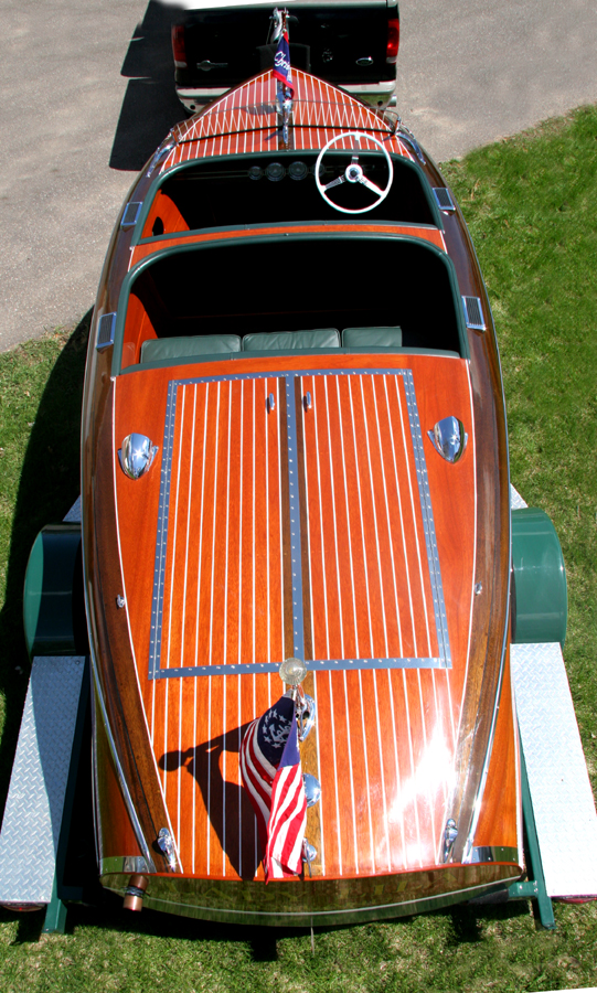 1942 17' Deluxe Runabout