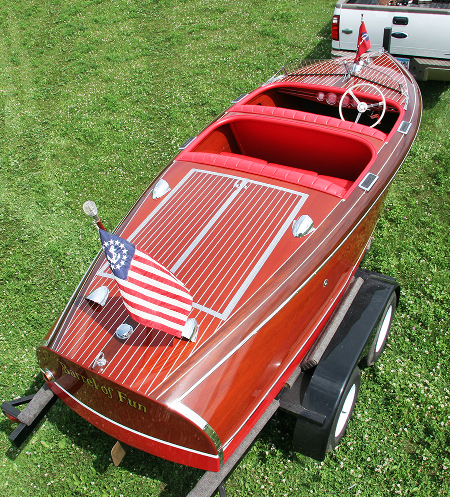 Classic Chris Craft 17' Barrel Back stern view