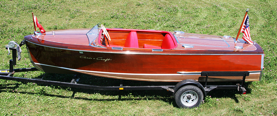 1947 17' Deluxe Runabout port side