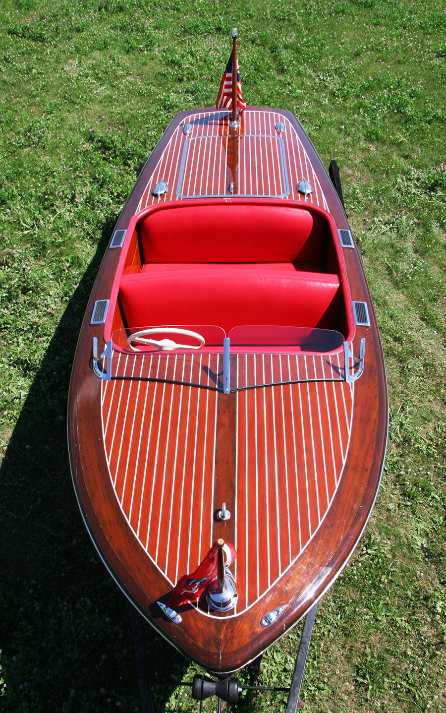 1947 17' Chris Craft Deluxe Runabout front deck