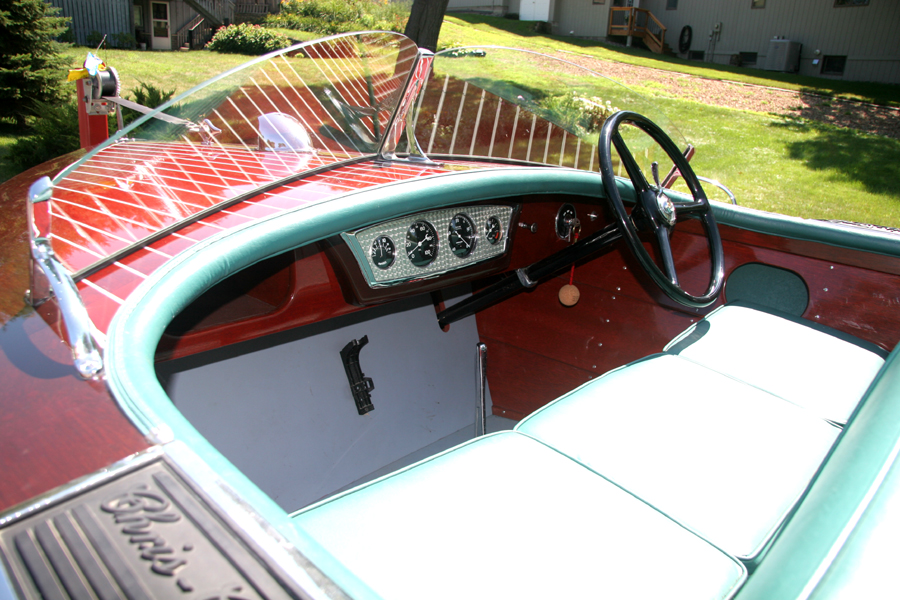 1938 17' Chris Craft Deluxe Runabout dash board