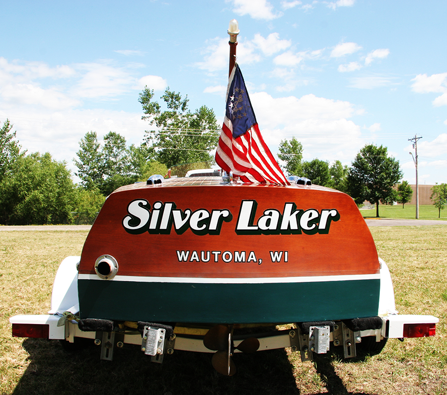 1947 17' Chris Craft Deluxe Runabout transom