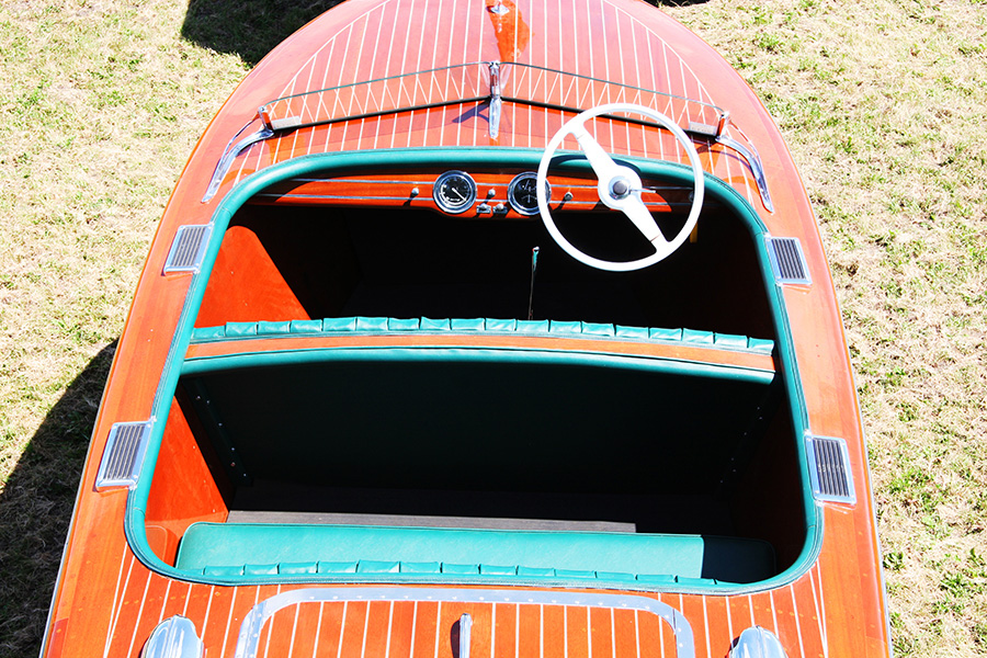 1947 17' Chris Craft Deluxe Runabout dash board