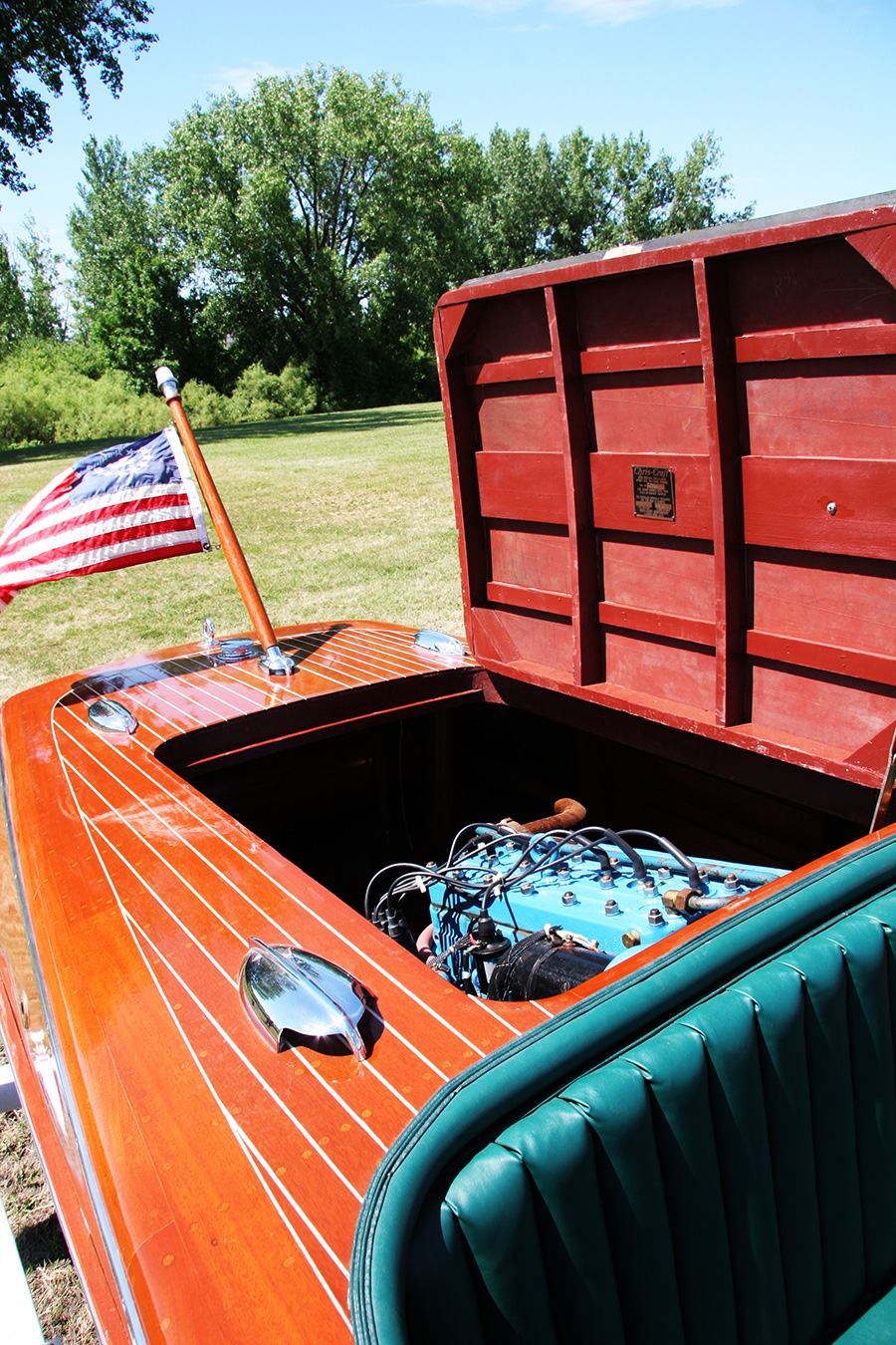 1947 17' Chris Craft Deluxe Runabout engine hatch