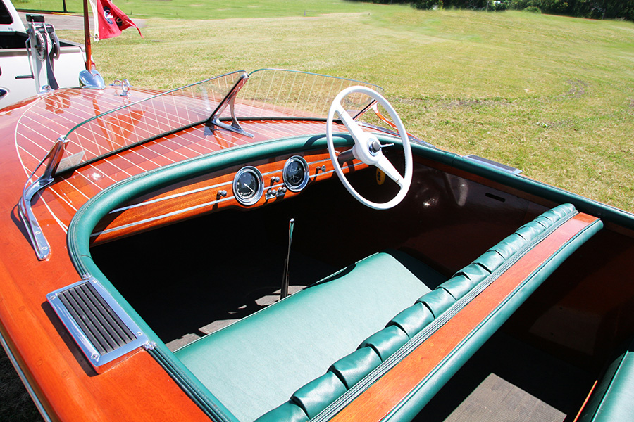 1947 17' Chris Craft Deluxe Runabout dash board
