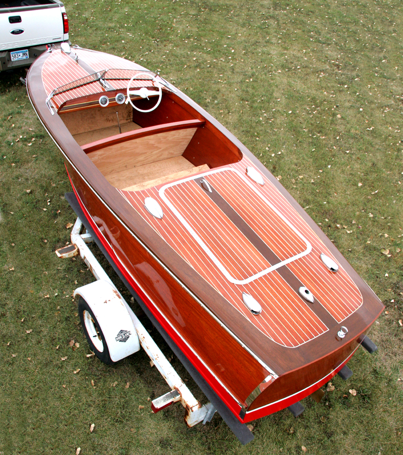 1948 17' Deluxe Runabout overview