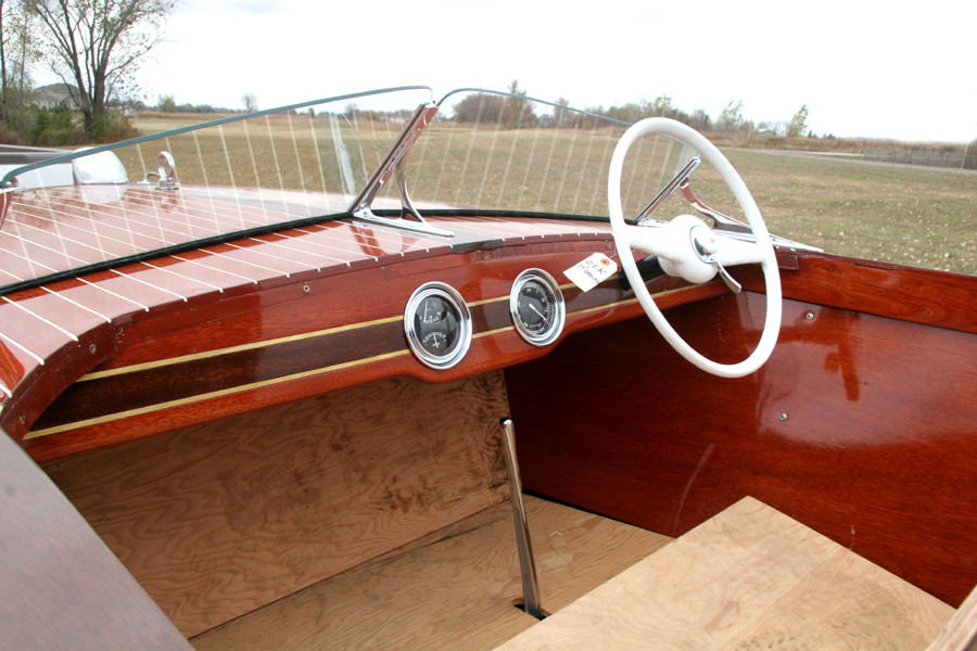 1948 17' Deluxe Runabout dash board