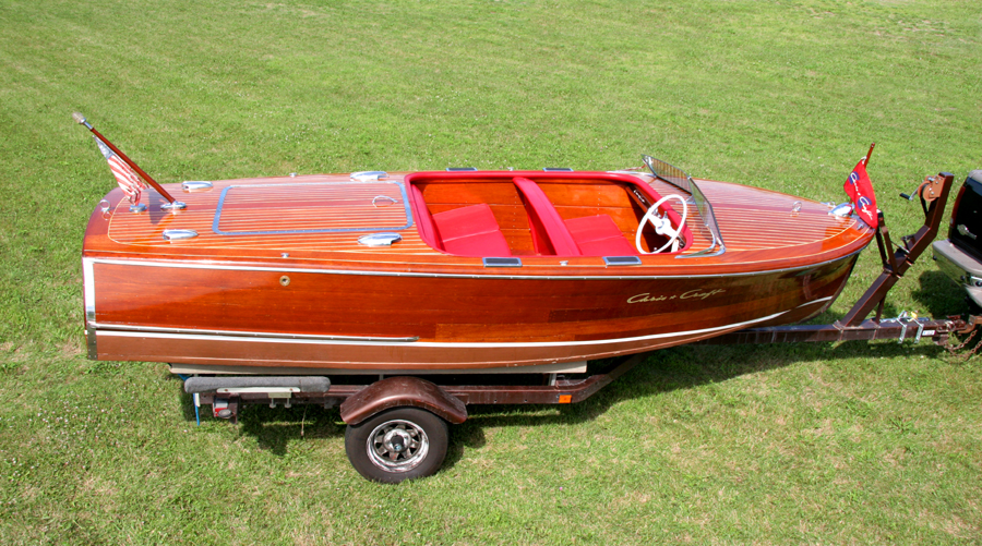 1947 17' Deluxe Runabout