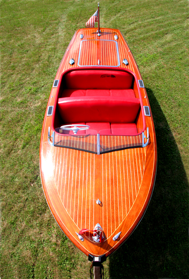 17 ft Deluxe Runabout