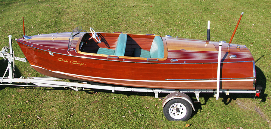 17' Chris Craft Deluxe Runabout