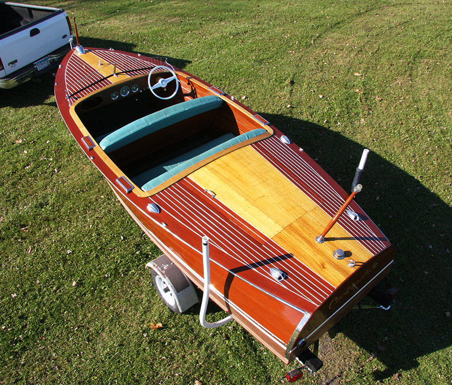 17' Deluxe Runabout Mahogany