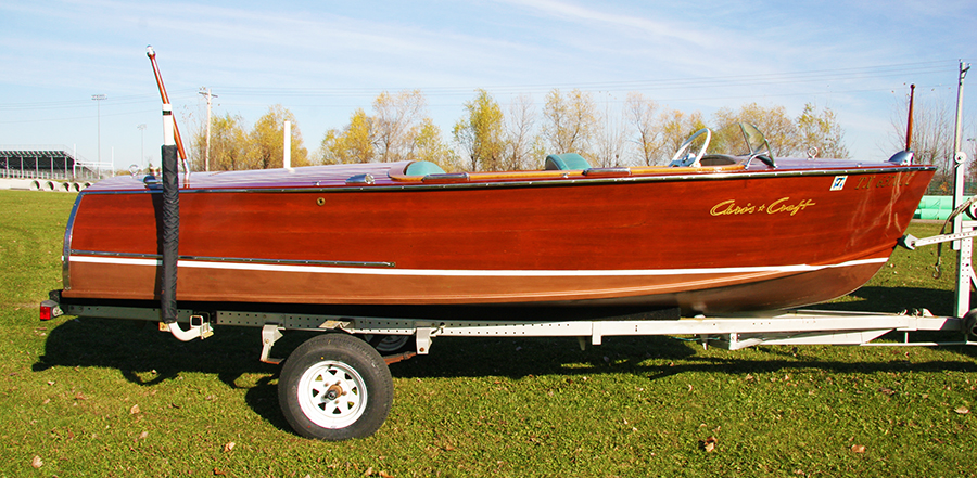 17' Chris Craft Deluxe Runabout