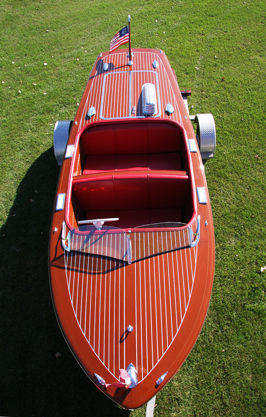 17' Chris Craft Deluxe Runabout overhead view