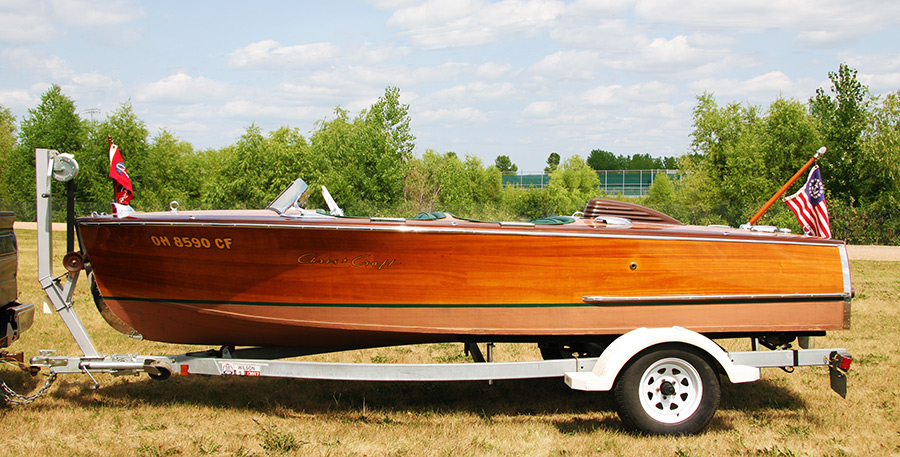 Classic Chris Craft 17' Deluxe Runabout For Sale