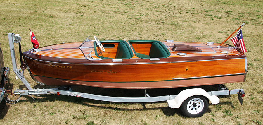 Classic Chris Craft 17' Deluxe Runabout For Sale