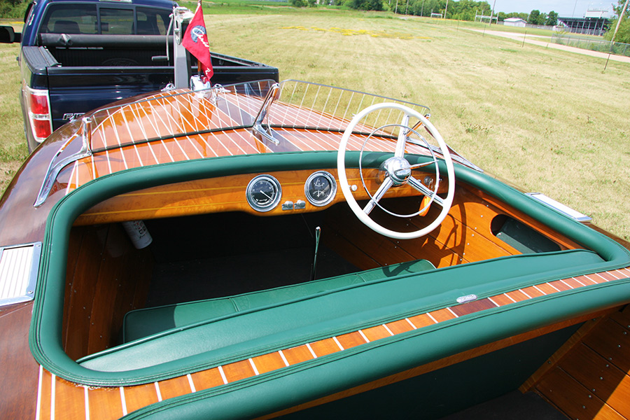 Chris Craft 17' Deluxe Runabout Dashboard and Front Cockpit