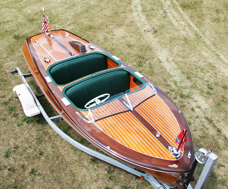 Classic Chris Craft 17' Deluxe Runabout For Sale