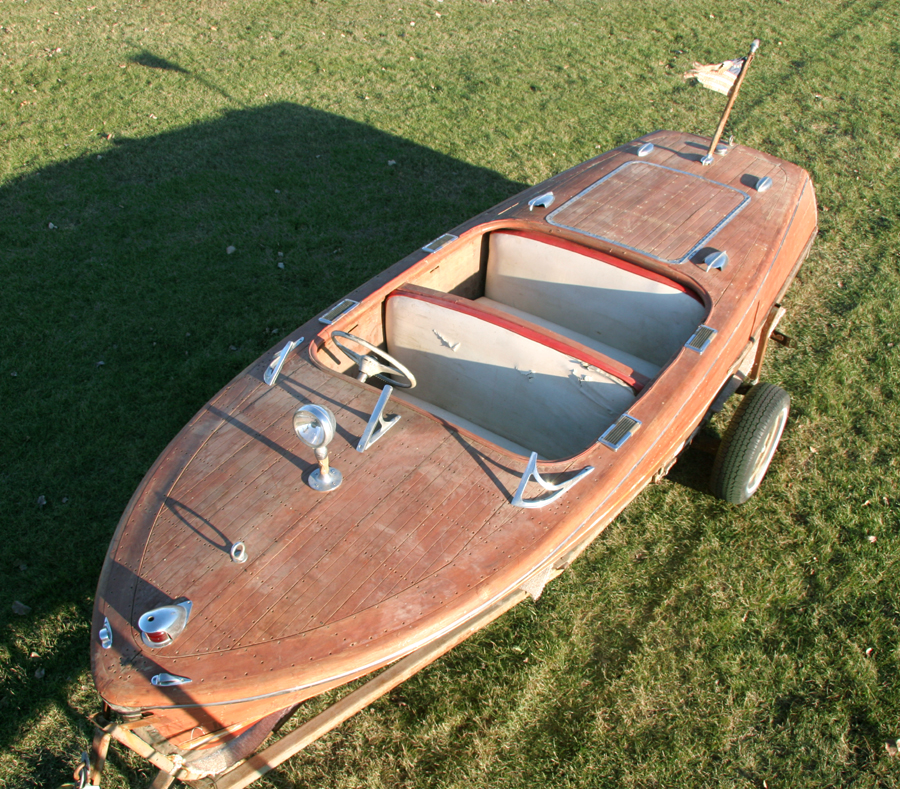 1947 17' Chris Craft Deluxe Runabout - Front Deck