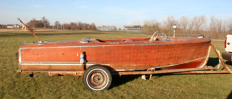 1947 17' Chris Craft Deluxe Runabout - Starboard