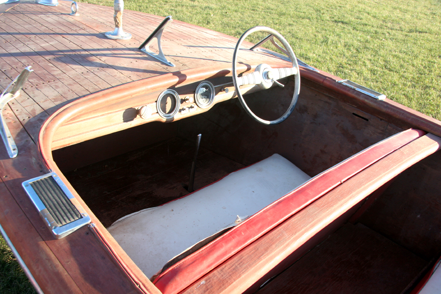 1947 17' Chris Craft Deluxe Runabout Dashboard