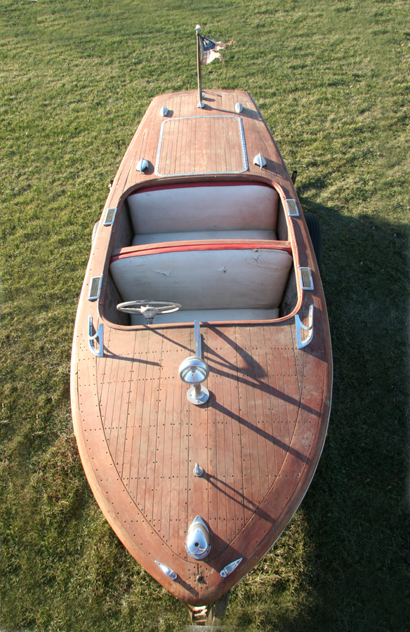 1947 17' Chris Craft Deluxe Runabout Project boat, front view