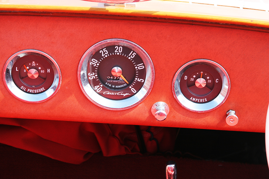 17' Chris Craft Sportsman gauges