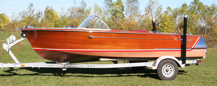 side view Chris Craft 18' Capri