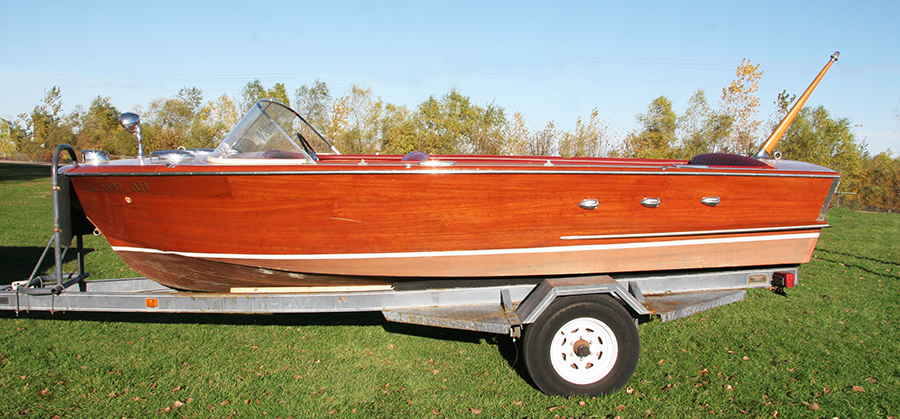 Chris Craft 18' Continental side view