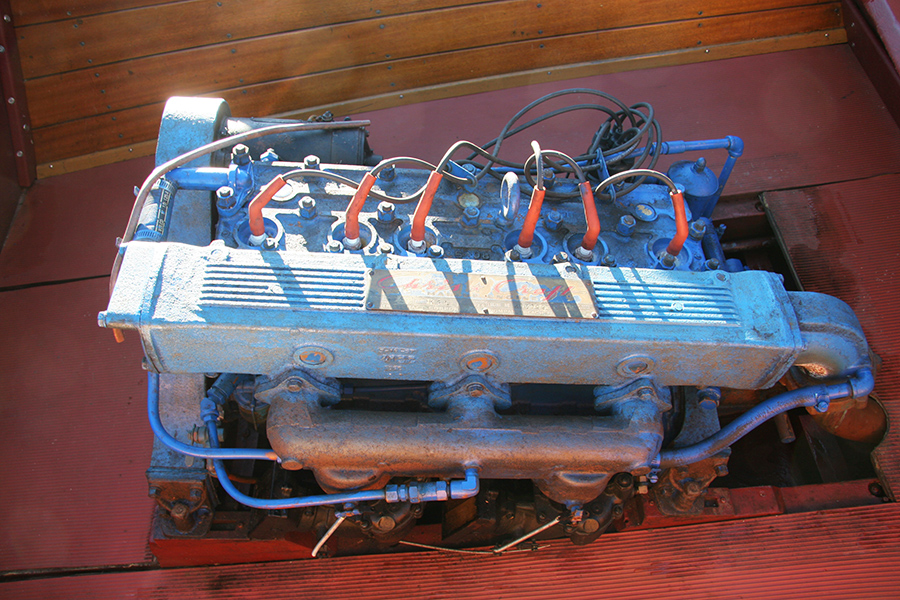 Chris Craft 131 hp KFL engine 6 cylinder