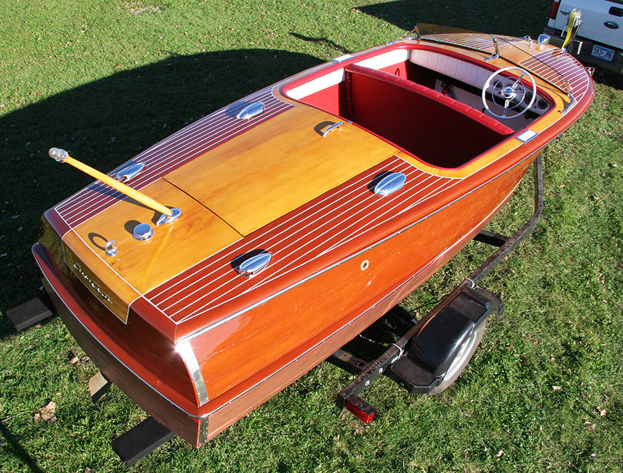 Chris Craft 18' Riviera stern view