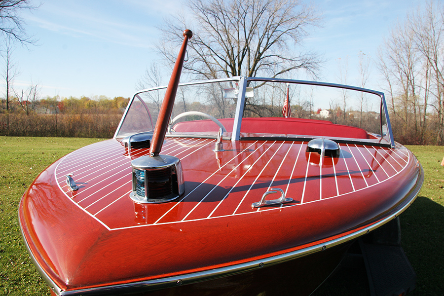 Classic Wooden Chris Craft 18 ft Holiday