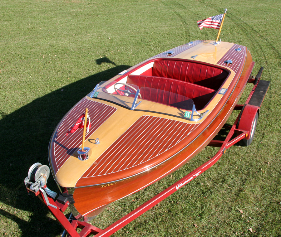 Classic Boats - 18' Chris-Craft Riviera