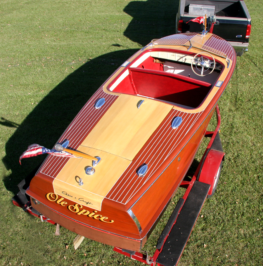 Classic Boats - 18' Chris-Craft Riviera Runabout