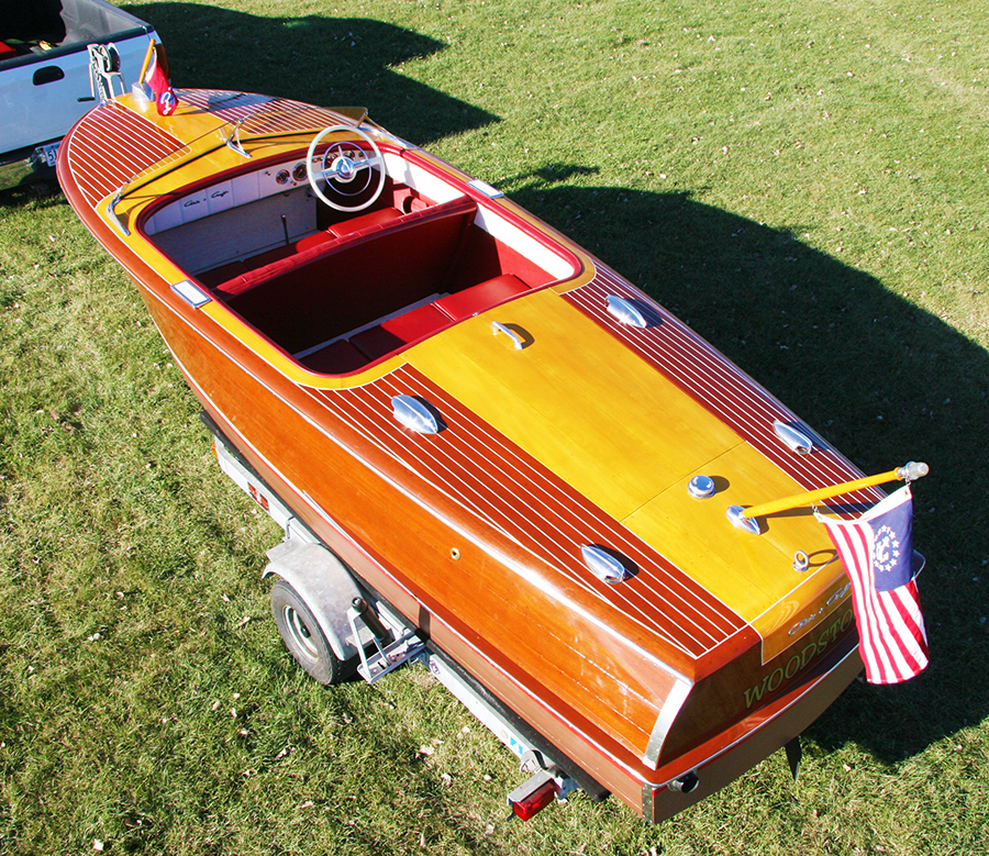 Chris Craft 18' Riviera aft deck