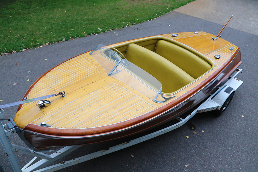 Chris Craft 18 ft Riviera