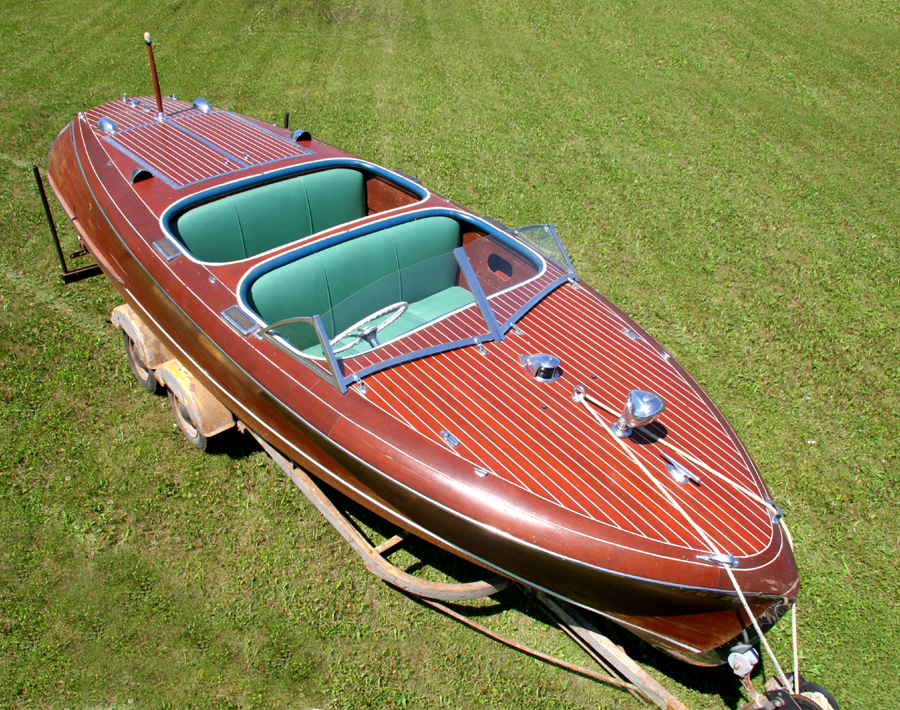 Antique runabout 19 ft