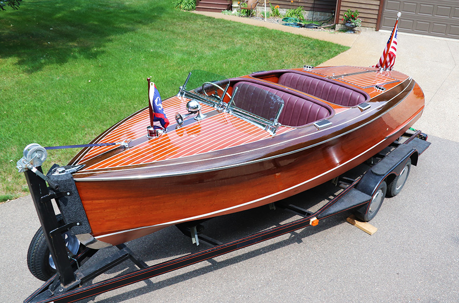 Chris Craft 19' Custom Runabout Barrle Back For Sale