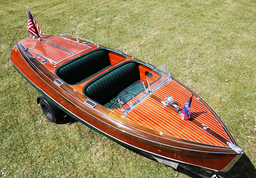 Chris Craft 19 ft Barrel Back Custom Runabout