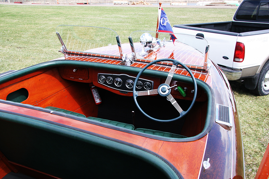 19' Barrel Back steering wheel and gauges