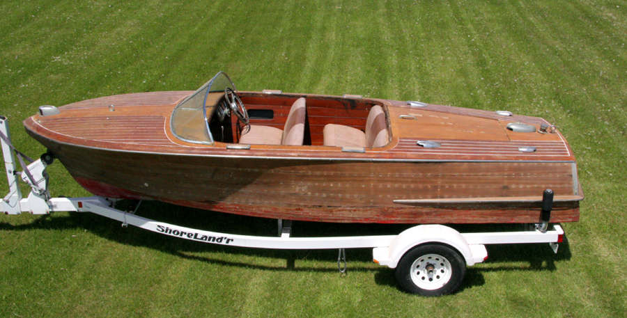 Classic Runabout - Chris-Craft Capri