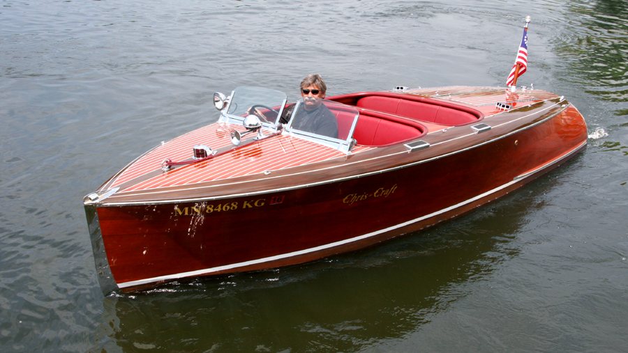 19' Chris Craft Barrel Back front deck view