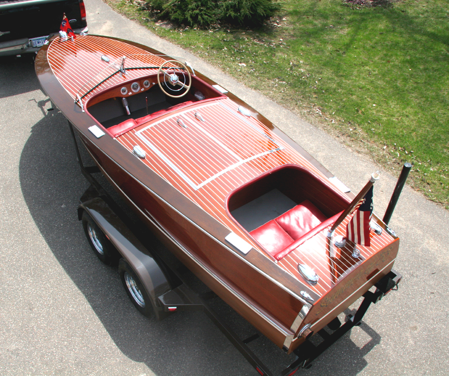 Classic Chris Craft 19' Racing Runabout Split Cockpit Wooden Boat